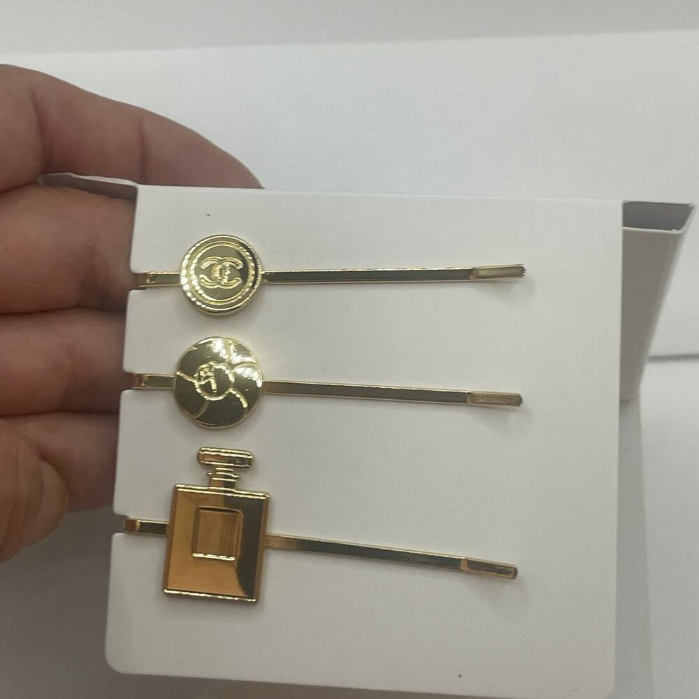 Gold pin
